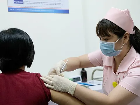 Triển khai quyết liệt việc vận động người dân tiêm vaccine COVID-19, giám sát chặt chẽ dịch bệnh