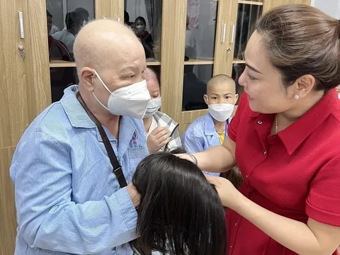 Tặng tóc cho bệnh nhân ung thư, tiếp thêm nghị lực chiến thắng bệnh hiểm nghèo