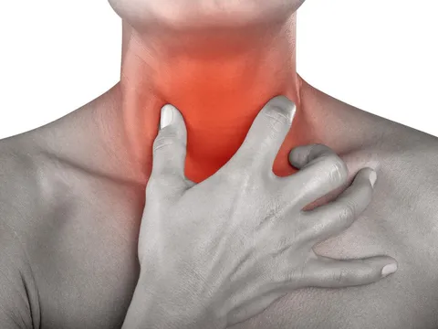 Nam thanh niên bất ngờ với nguyên nhân bị đau họng là do mắc lậu vùng họng