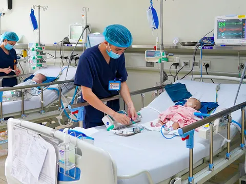 Hà Nội yêu cầu đảm bảo công tác điều trị người bệnh nhiễm Adenovirus
