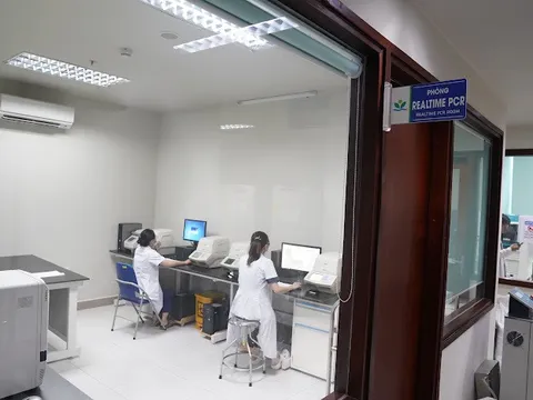 Đổ xô đưa trẻ đi xét nghiệm Adenovirus là không cần thiết và gây lãng phí