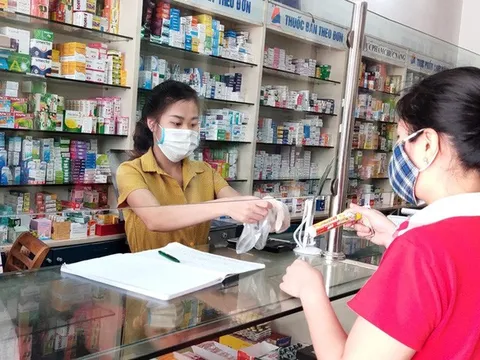 Tiềm ẩn nhiều nguy hiểm cho trẻ  khi cha mẹ xin đơn thuốc trên mạng