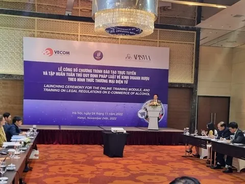 Các sản phẩm rượu được làm giả, nhái được bán nhiều qua các sàn thương mại điện tử