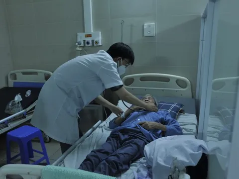 Số ca mắc Covid-19 bất ngờ tăng trở lại, nhiều người phải nhập viện phải thở oxy