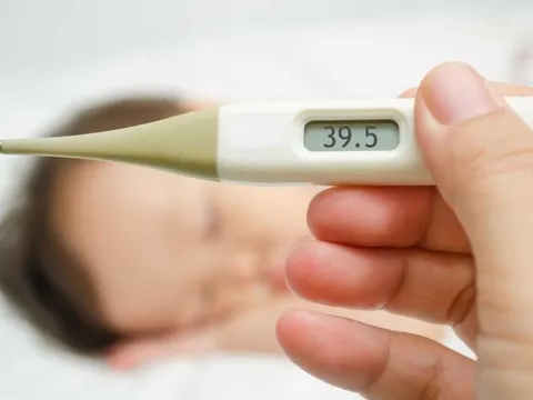 Nguy hiểm khi lạm dụng thuốc hạ sốt cho trẻ