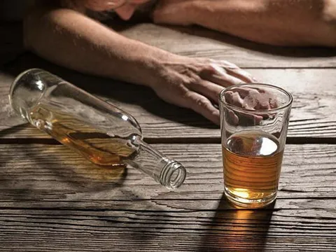 Cảnh báo tình trạng nghiện rượu là nguyên nhân hàng đầu gây bệnh viêm tụy mạn