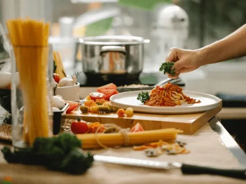 Cảnh giác với ngộ độc thực phẩm trong mùa mưa bão