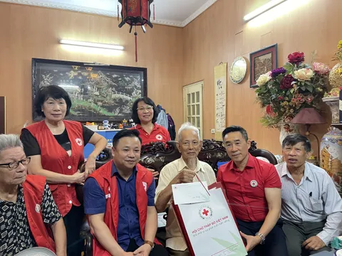 Thăm, tặng quà tri ân các gia đình chính sách nhân Ngày Thương binh, liệt sỹ 27/7