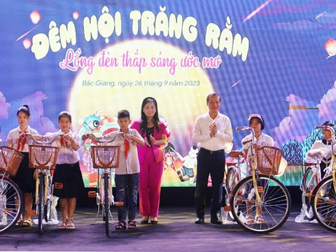 Rộn ràng “Đêm hội trăng Rằm”