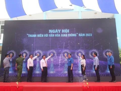 Thượng tôn pháp luật để xây dựng văn hóa giao thông an toàn