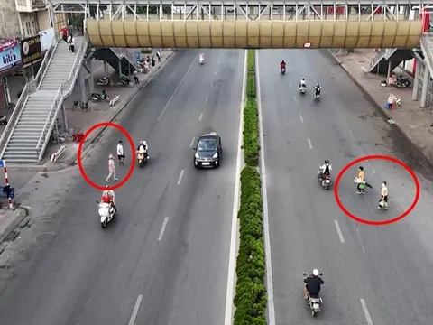 Ra quân xử lý nghiêm tình trạng người dân tùy tiện đi bộ qua đường