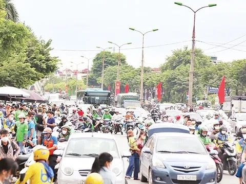 Lưu lượng phương tiện giao thông tăng cao, gây ùn tắc cục bộ trong dịp nghỉ lễ Quốc khánh 2/9