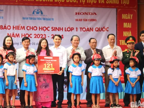 Hơn 13.300 mũ bảo hiểm “Giữ trọn ước mơ” tặng cho học sinh lớp 1