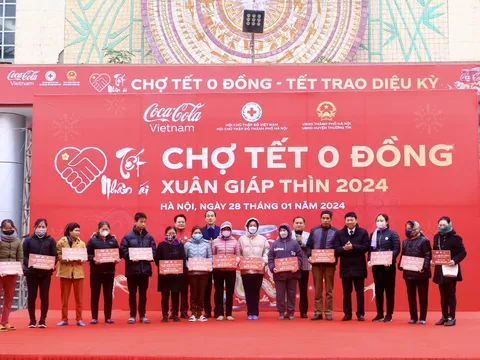 Hàng nghìn lượt người gặp khó nhận được những phần quà Tết ý nghĩa