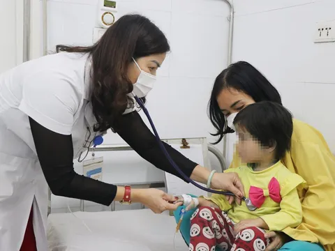 Thời tiết nồm ẩm làm gia tăng ca mắc bệnh hô hấp, da liễu