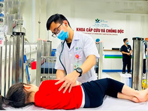Nguy hiểm tình trạng ngộ độc hóa chất ở trẻ vì sự bất cẩn của người lớn