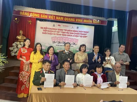 Lan tỏa “Tủ sách Đặng Thùy Trâm” đến trường học, bệnh viện trên toàn quốc