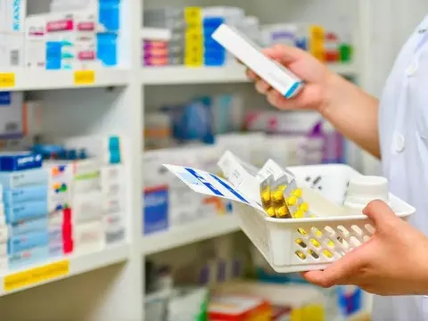 Hơn 400 loại thuốc được gia hạn phục vụ điều trị, phòng chống dịch