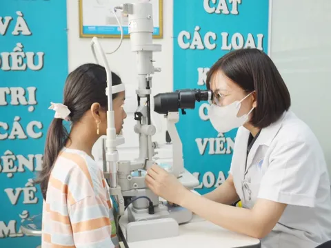 Cảnh báo về nguy cơ gia tăng trẻ cận thị sau kỳ nghỉ hè