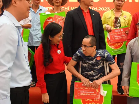 Phóng sự ảnh về "Chợ tết 0 đồng" cho 1000 bà con có hoàn cảnh khó khăn tại TP.HCM.