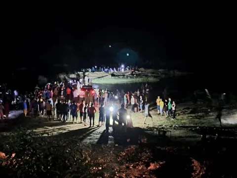 Quảng Bình: Tìm thấy thi thể ba học sinh đuối nước trên Sông Dinh