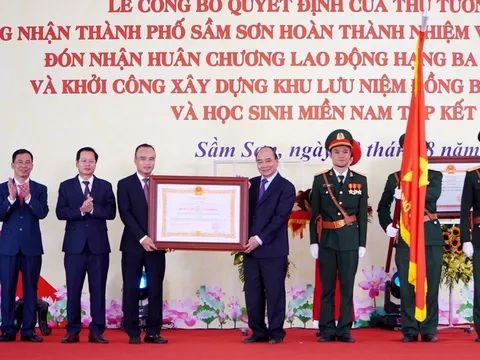 Thanh Hóa: Chủ tịch nước Nguyễn Xuân Phúc dự lễ khởi công dự án Khu lưu niệm đồng bào, cán bộ, chiến sĩ, học sinh miền Nam tập kết ra Bắc và công bố hoàn thành xây dựng Nông thôn mới tại Sầm Sơn