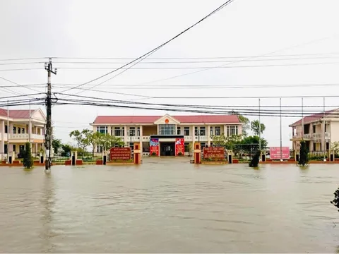 Thừa Thiên – Huế: Thủy điện tiếp tục xả lũ, học sinh nghỉ học để đảm bảo an toàn mưa lũ