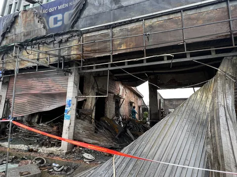 Thừa Thiên – Huế: Cửa hàng ngũ kim cháy lớn trong đêm