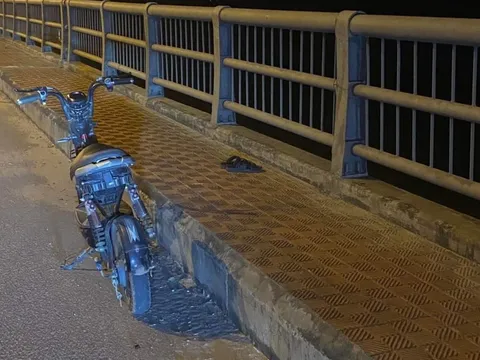 Thừa Thiên – Huế: Nữ sinh mất tích sau khi để lại xe và dép trên cầu