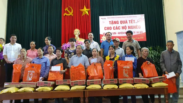 Video: Baonhandao.vn trao quà Tết cho bà con nghèo Hương Sơn