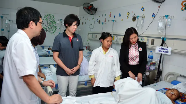 Video: Hội Chữ thập đỏ Việt Nam và Công ty Mitsubishi chia sẻ khó khăn với bệnh nhân nhi