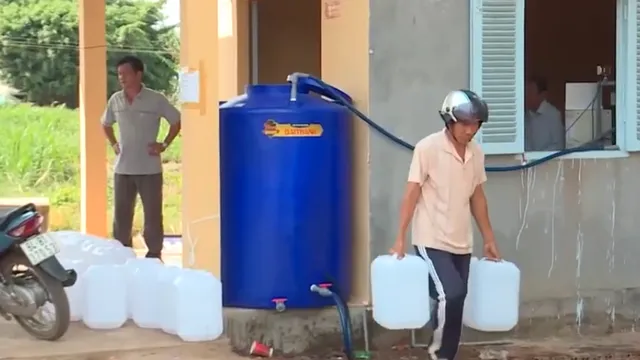 Hội Chữ thập đỏ Việt Nam hỗ trợ các hộ dân bị ảnh hưởng bởi hạn mặn