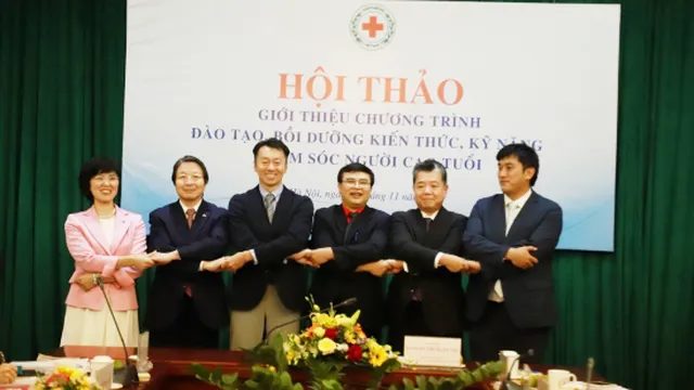 Video: Hội Chữ thập đỏ Việt Nam hợp tác đào tạo chăm sóc người cao tuổi với Nhật Bản