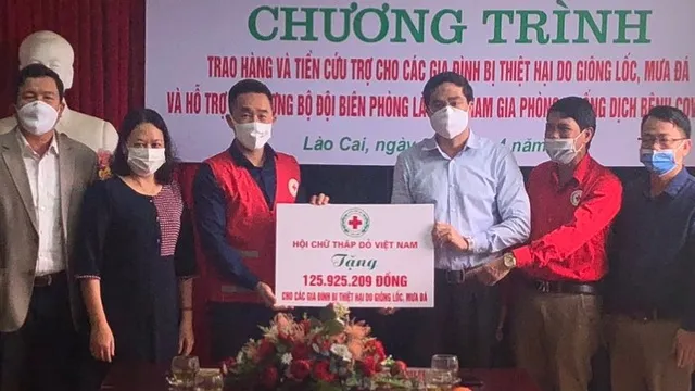 Trung ương Hội Chữ thập đỏ Việt Nam trao hàng cứu trợ tại Lào Cai
