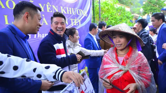 Baonhandao.vn và Mr Đàm đưa Tết sớm tới đồng bào vùng lũ