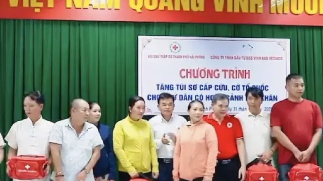 Khánh Hoà: Trao tặng 100 phần quà cho các hộ ngư dân nghèo, khó khăn