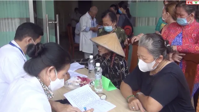 Hỗ trợ khám chữa bệnh cho người nghèo