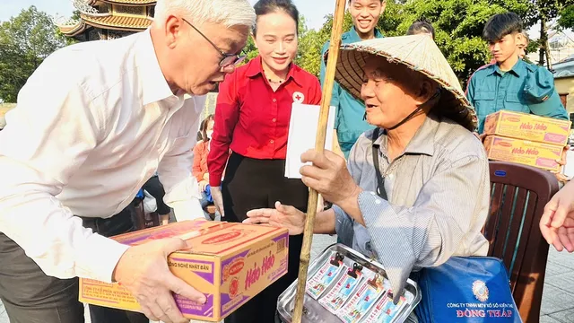 Bình Dương: Thêm 1.000 phần quà Tết đến với người dân khó khăn